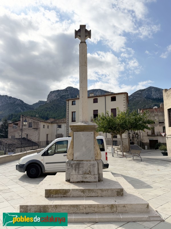 Tivissa - Creu del Portal d'Avall (Foto: Albert Esteves, 2026) Tivissa - Creu del Portal d'Avall