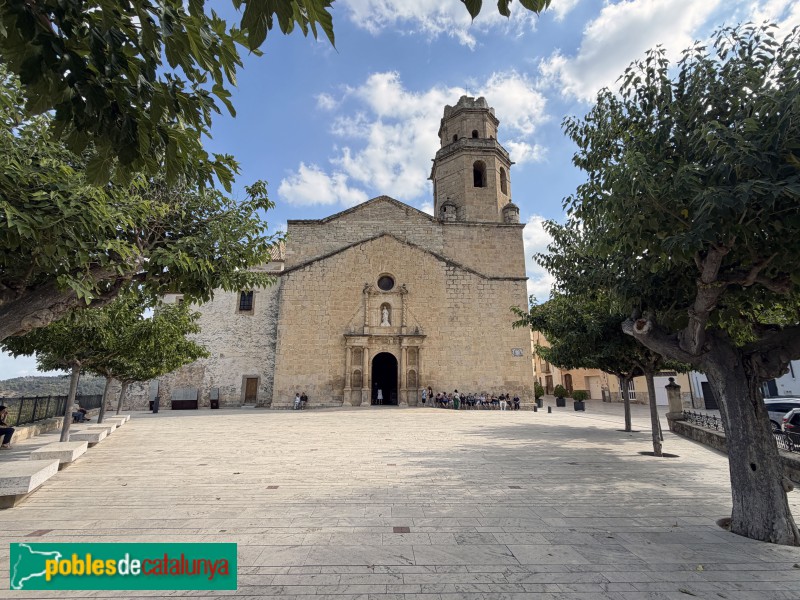 Tivissa - Plaça de Baranova (Foto: Albert Esteves, 2026) Tivissa - Plaça de Baranova