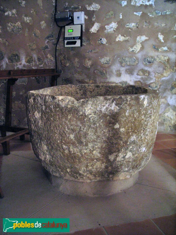 Tivissa - Església de Sant Joan de Llaberia. Pica baptismal
