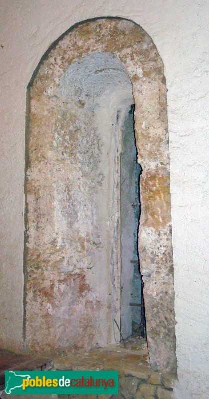 Tivissa - Església de Sant Jaume. Finestra romànica