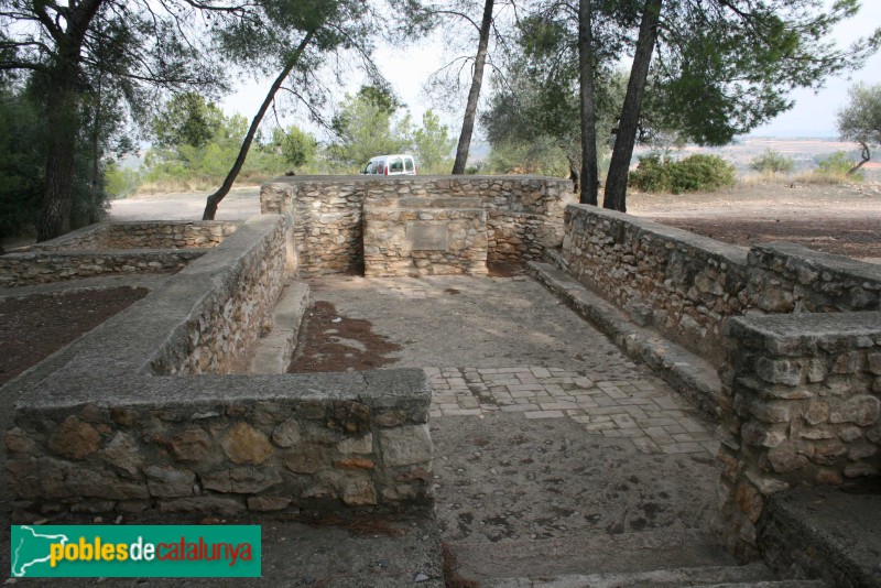 Móra la Nova - Ermita de Sant. Restes de l'església antiga (Foto: Carles Aguilar -invarquit.gencat.cat-, 2009) Móra la Nova - Ermita de Sant. Restes de l'església antiga
