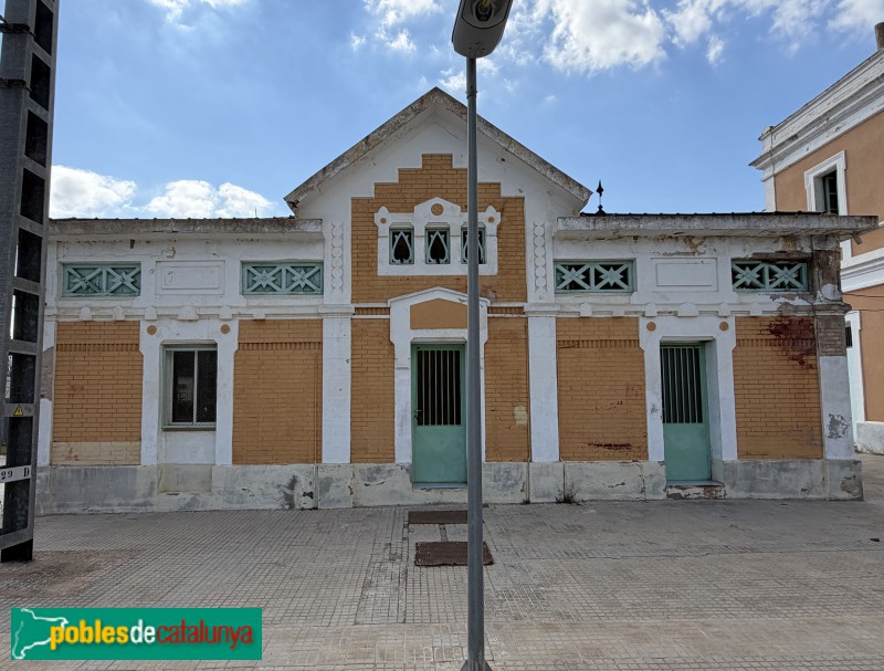 Móra la Nova - Estació. Edifici de serveis (Foto: Albert Esteves, 2026) Móra la Nova - Estació. Edifici de serveis