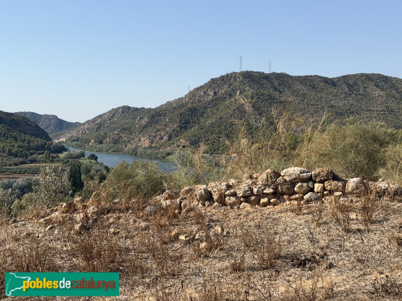 Garcia - Restes d'un mur al turó del castell