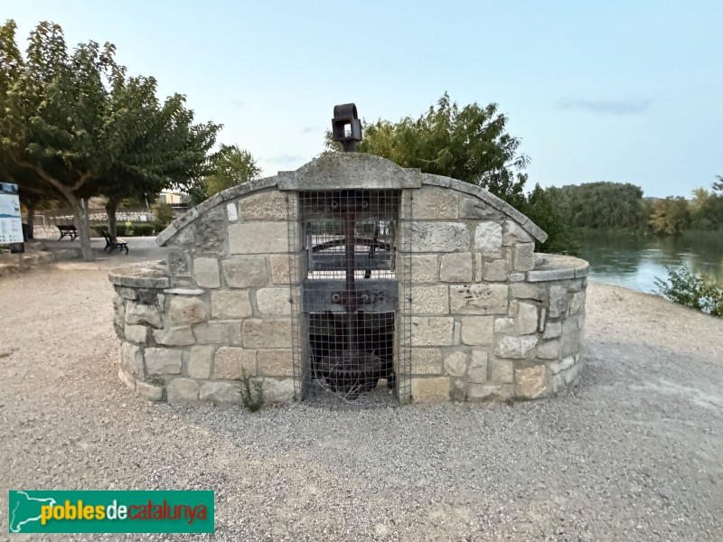 Ascó - Monument a la sínia