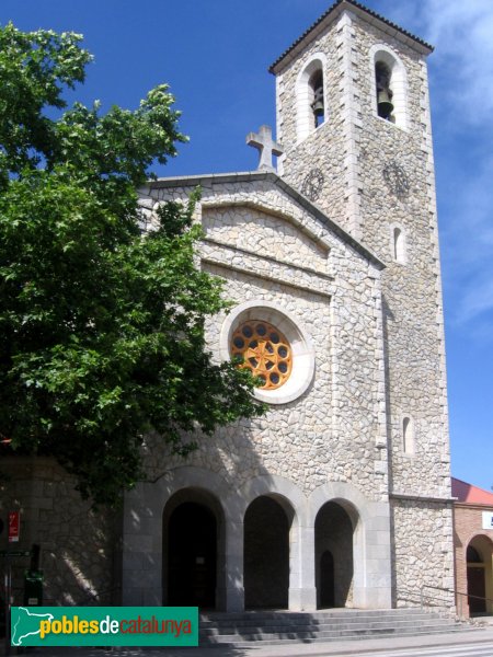 Begues - Església de Sant Cristòfor (Foto: Albert Esteves, 2006) Begues - Església de Sant Cristòfor