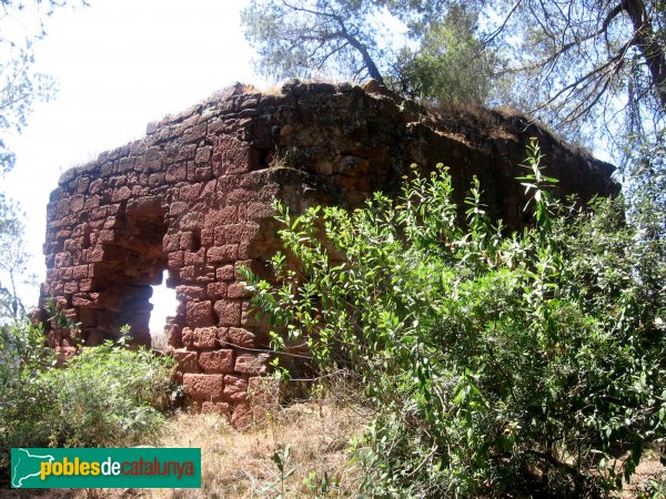 Cervelló - Capella del castell, abans de la restauració (Foto: Albert Esteves, 2006) Cervelló - Capella del castell, abans de la restauració