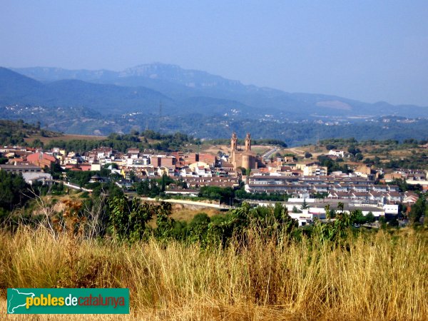Sant Esteve Sesrovires - El poble, amb l'església (Foto: Albert Esteves, 2006) Sant Esteve Sesrovires - El poble, amb l'església
