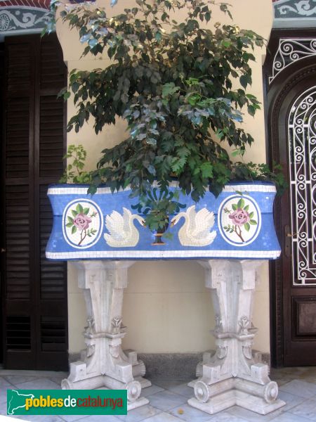 Vilanova i la Geltrú - Casa Renard (Foto: Albert Esteves, 2006) Vilanova i la Geltrú - Casa Renard